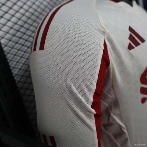 Camiseta blanco Liverpool manga larga 2025-2026 hombro