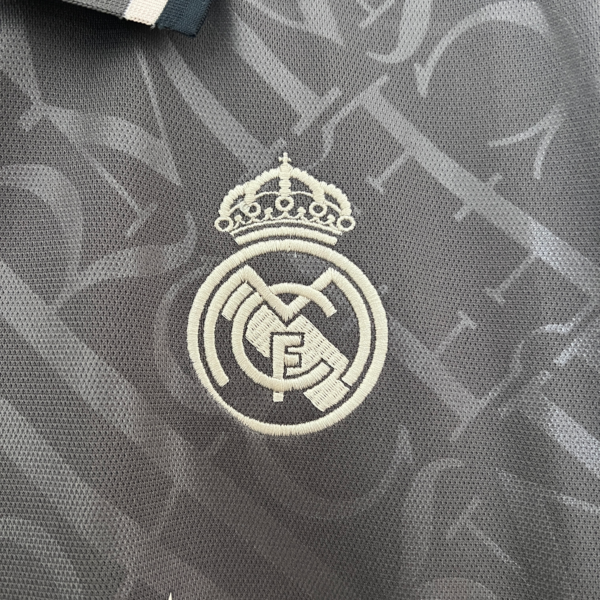 Camiseta marrón Real Madrid 2024-2025 escudo