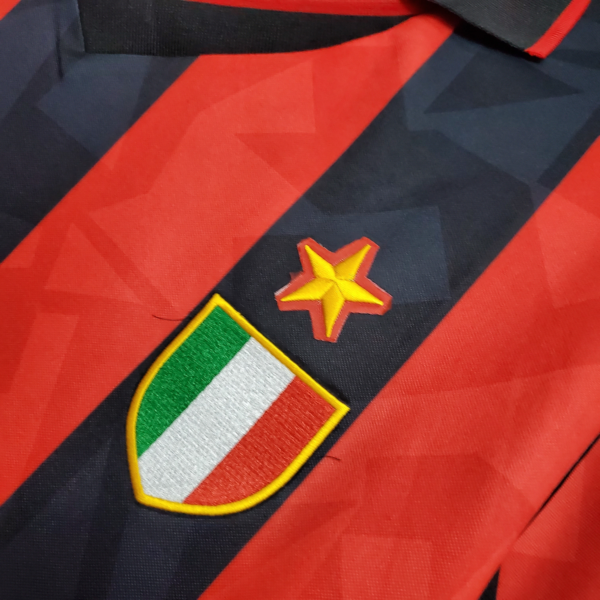 Camiseta retro AC Milan 1993-1994 escudo