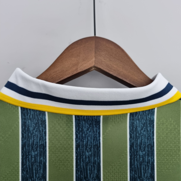 Camiseta retro verde Inter Milan 1995-1996 cuello anterior