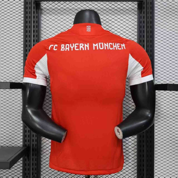 Camiseta roja Bayern Munich 2025-2026 dorsal