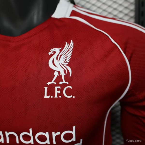 Camiseta roja Liverpool manga larga 2025-2026 escudo