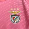 Camiseta rosa Benfica 2025-2026 escudo-1