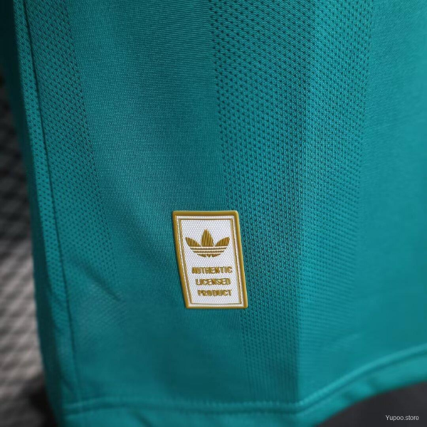 Camiseta verde Liverpool manga larga 2025-2026 etiqueta