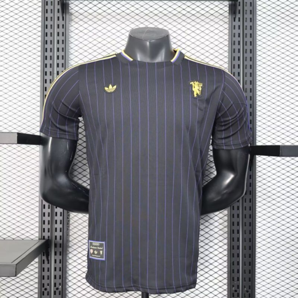 Nueva camiseta negra Manchester United 2025-2026