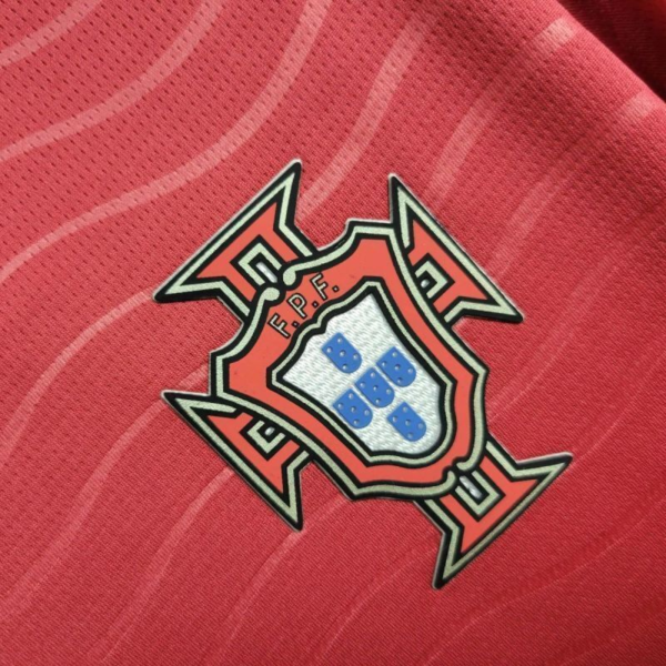 Camiseta Portugal Mundial 2026 escudo