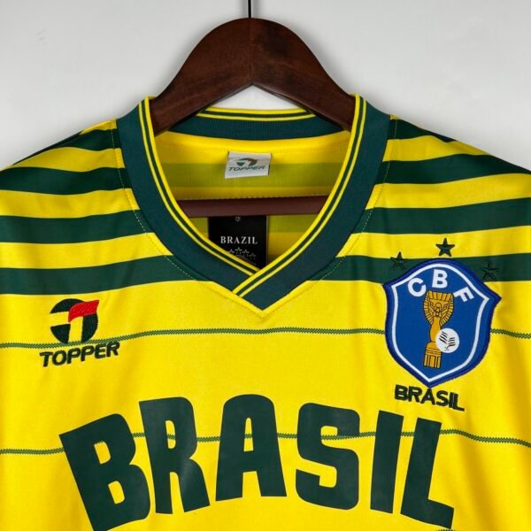 Camiseta Retro Brasil 1984 cuello