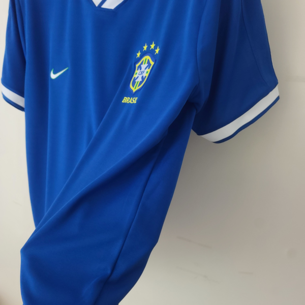 Camiseta Retro Brasil 1997 Azul lateral