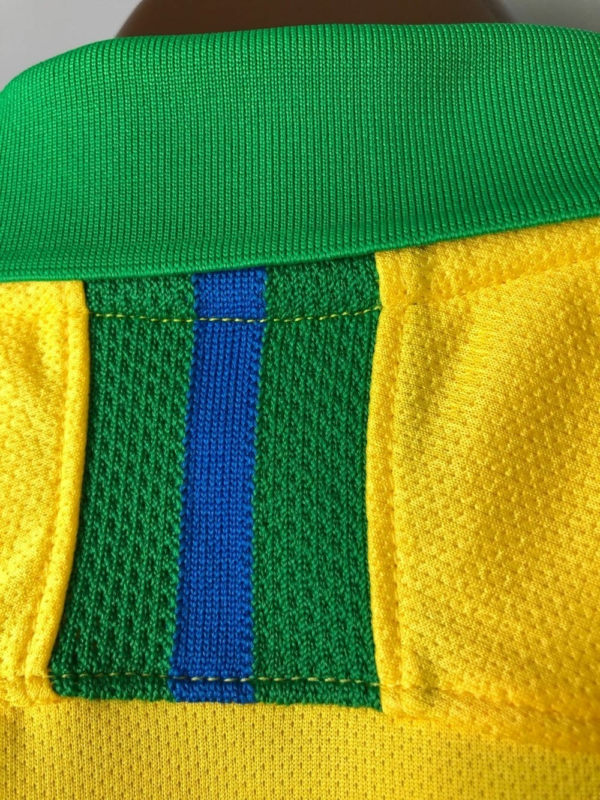 Camiseta Retro Brasil Neymar 2019-2020cuello posterior