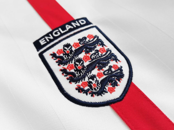 Camiseta Retro Inglaterra Blanco 2002 Manga Larga escudo