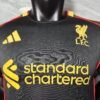 Camiseta negra Liverpool 2025-2026 cuello