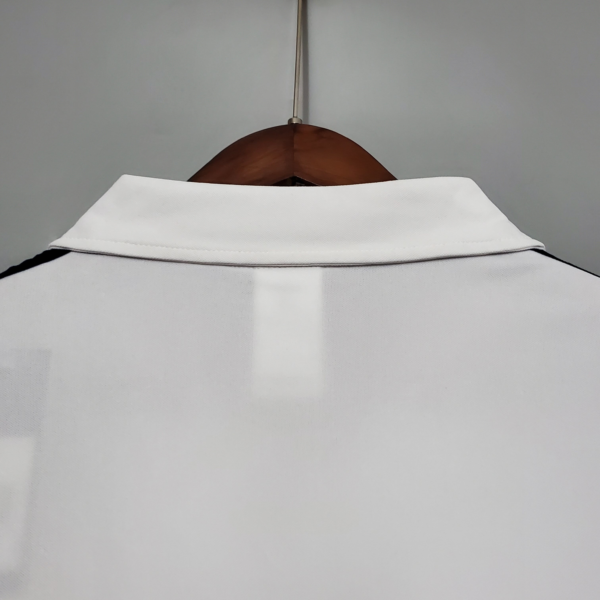 Camiseta retro Raúl Real Madrid 2002 manga larga cuello anterior