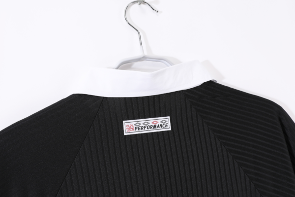 Camiseta retro seleccion Inglaterra negra 1998 cuello anterior