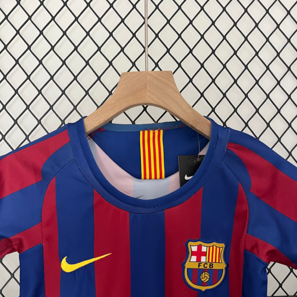 Conjunto retro niño FC Barcelona 2005-2006 cuello