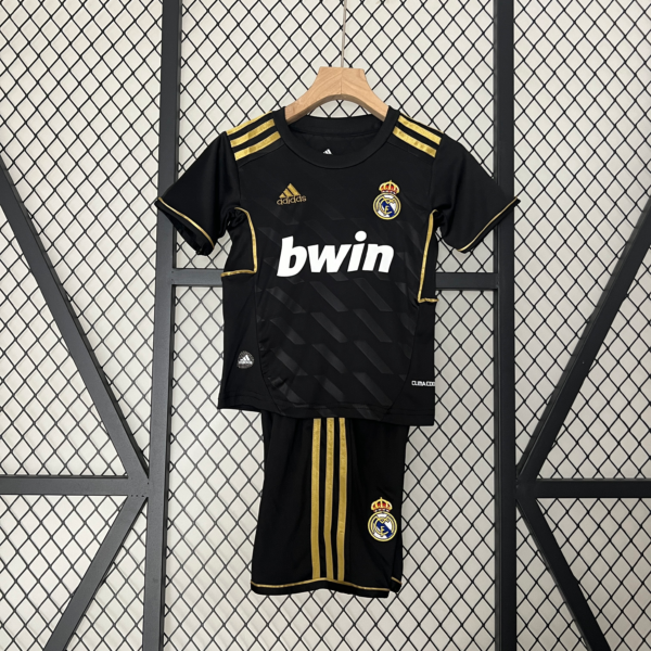 Conjunto retro niño Negro Real Madrid 2011-2012