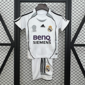 Conjunto retro niño Real Madrid 2006-2007