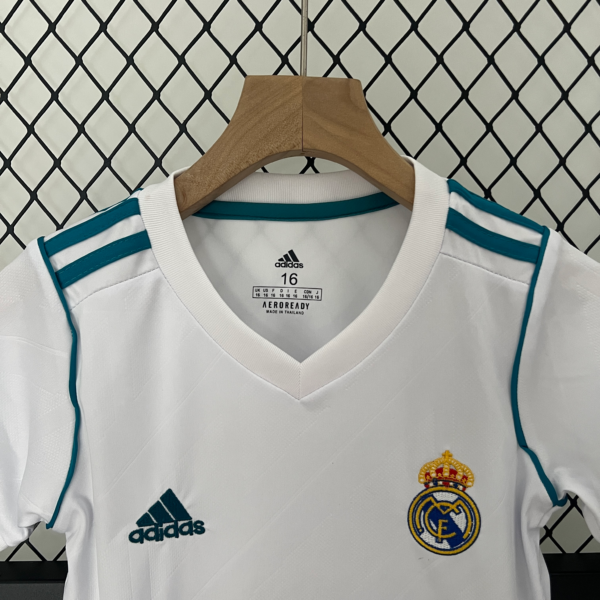Conjunto retro niño Real Madrid 2017-2018 cuello
