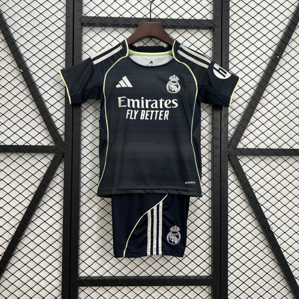 Nuevo Conjunto Real Madrid niño 2025-2026 Negro