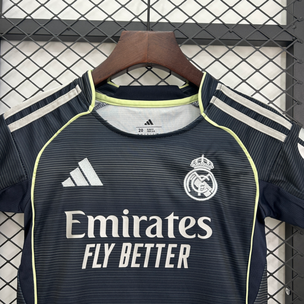 Nuevo Conjunto Real Madrid niño 2025-2026 Negro cuello