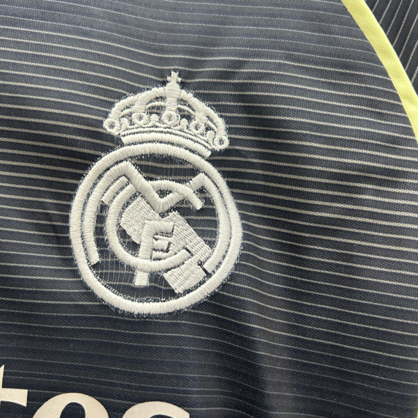 Nuevo Conjunto Real Madrid niño 2025-2026 Negro escudo superior
