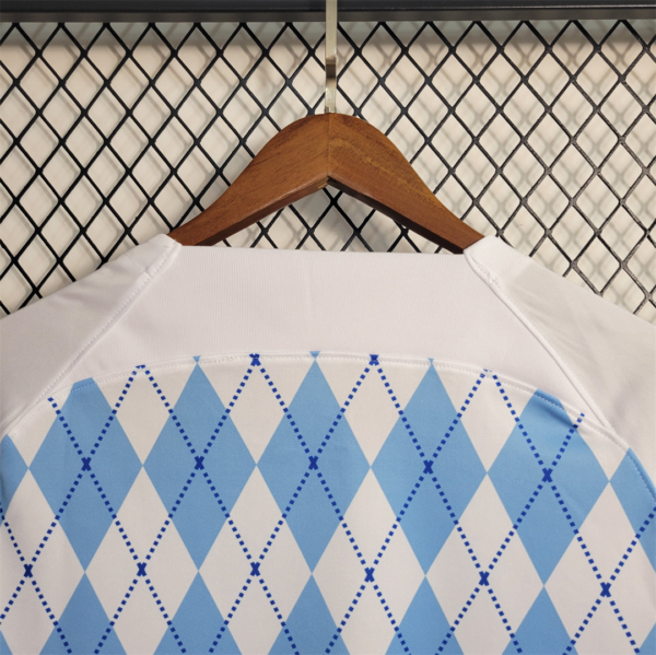 Camiseta Chelsea Rombo 2023-2024 cuello posterior