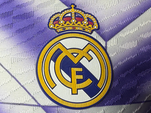 Camiseta Morada Real Madrid LFSTLR 2025-2026 escudo