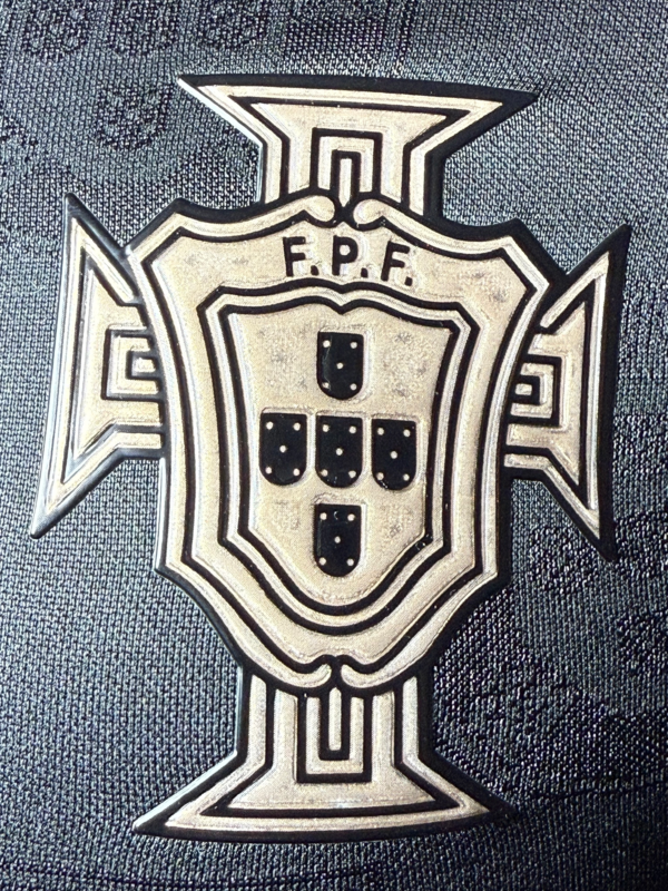 Camiseta Seleccion Portugal Mundial 2026 escudo