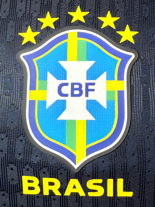 Camiseta azul Brasil Mundial 2026 escudo