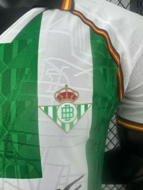 Nueva Camiseta Real Betis 2025-2026 Primera Equipacion hombro