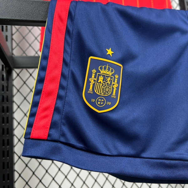 Nuevo Conjunto niño España 2025-2026 escudo 2