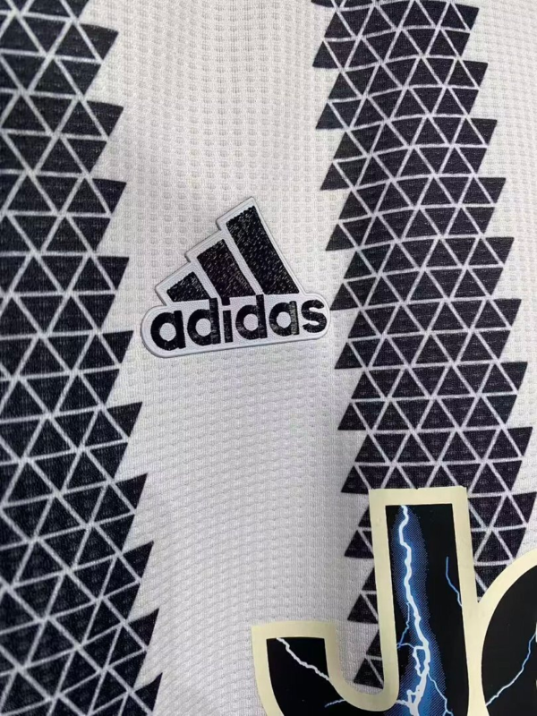 Camiseta Juventus 2022-2023 logo
