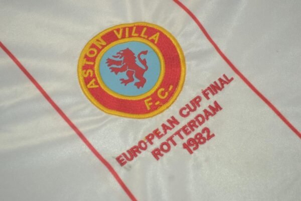 Camiseta Retro Aston Villa blanco 1982 escudo