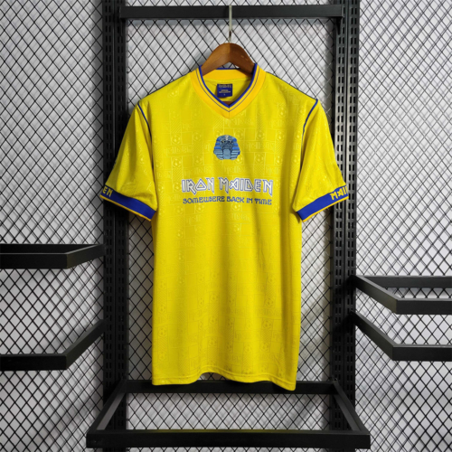 Camiseta Retro Iron Maiden x West Ham 2008 amarillo