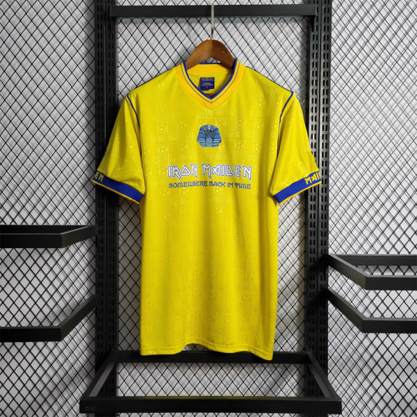 Camiseta Retro Iron Maiden x West Ham 2008 amarillo