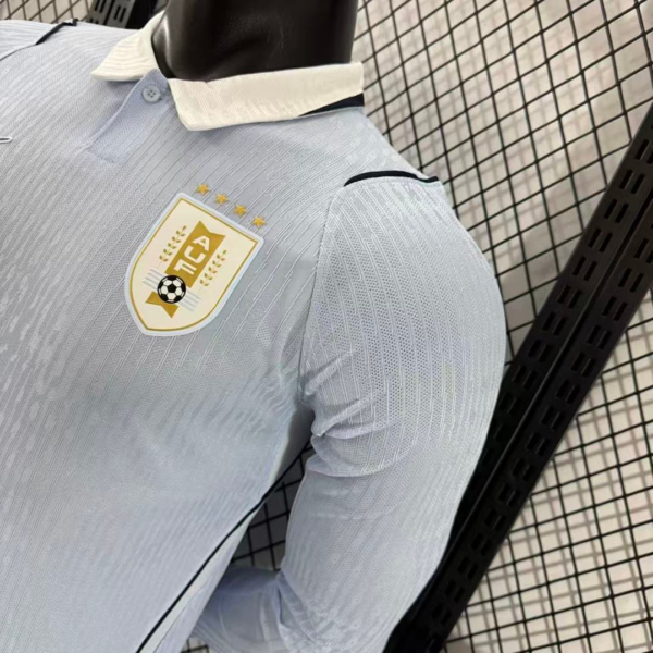 Camiseta Uruguay Mundial 2026 manga larga escudo