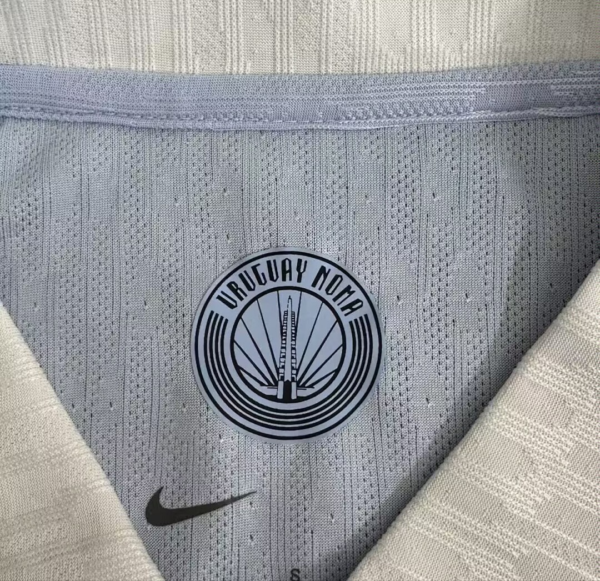 Camiseta Uruguay Mundial 2026 manga larga etiqueta