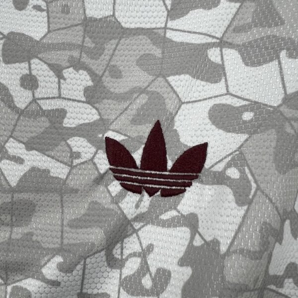 Camiseta gris Aston Villa 2025-2026 logo