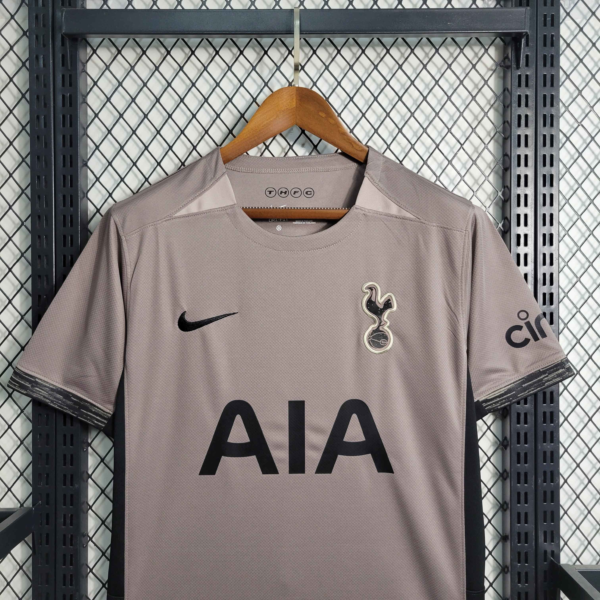 Camiseta marrón del Tottenham 2023-2024 pecho