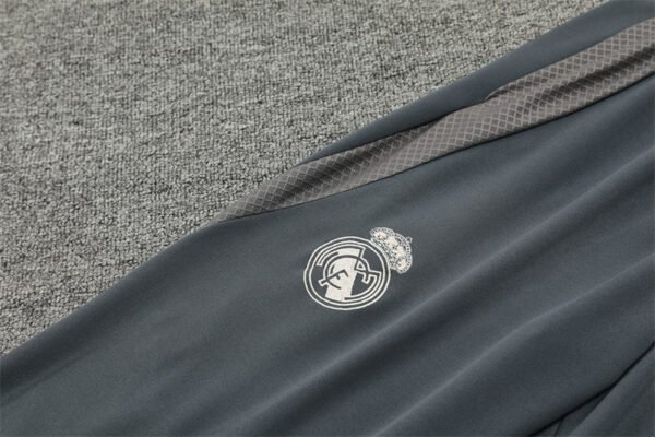 Conjunto chandal Gris niño-adulto Real Madrid 2024-2025 escudo