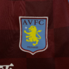 camiseta retro del Aston Villa 2011-2012 escudo