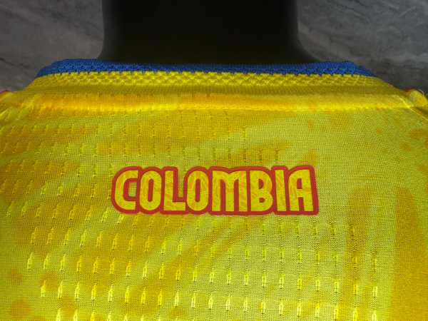 Camiseta Colombia Mundial 2026 cuello anterior