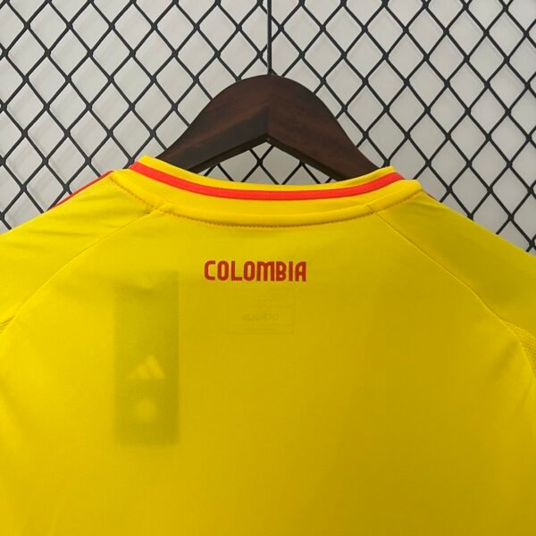 Camiseta Colombia 2024 amarilla cuello anterior