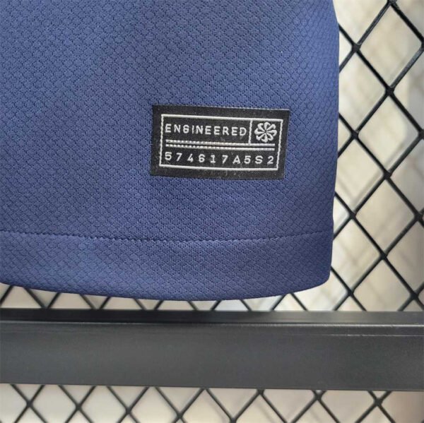 Camiseta Francia 2022 Benzema etiqueta