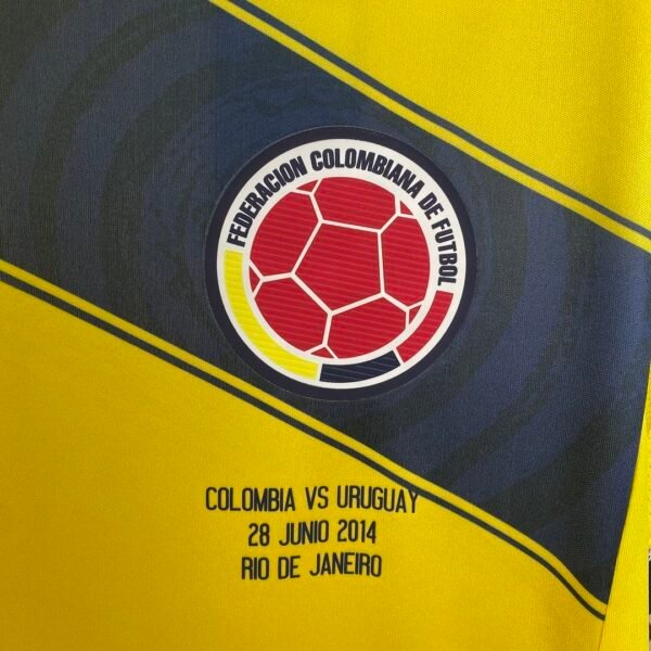 Camiseta Retro Colombia 2014 James escudo