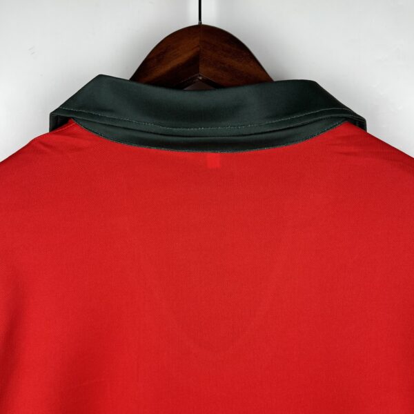 Camiseta Retro Portugal 1972 Eusébio cuello