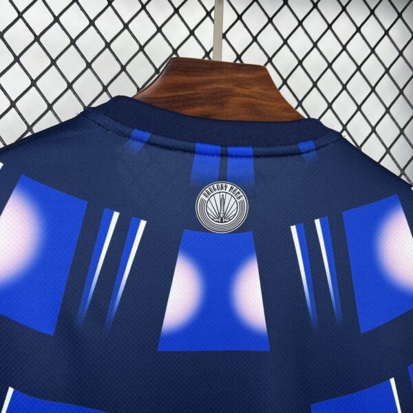 Camiseta Uruguay azul Mundial 2026 cuello anteior