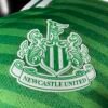 Camiseta Verde Newcastle United 2025-2026 Gordon escudo