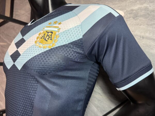 Camiseta azul Argentina Mundial 2026 hombro