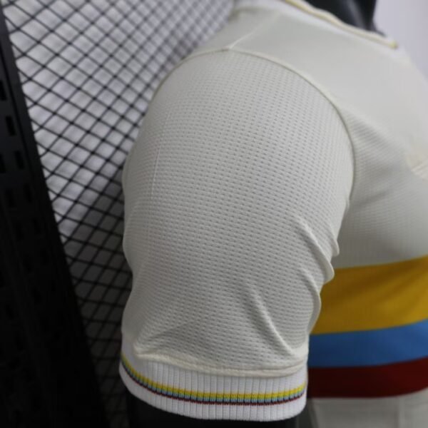 Camiseta blanca Colombia 2024 hombro