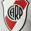 Camiseta blanco-rojo River Plate 2026-2027 escudo